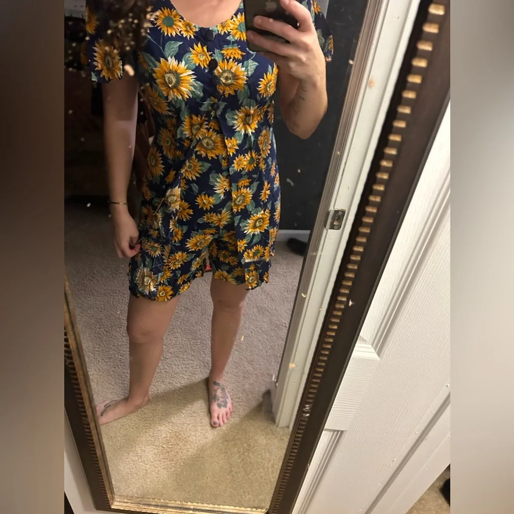 Adorable sunflower print vintage romper - Picture 3 of 8